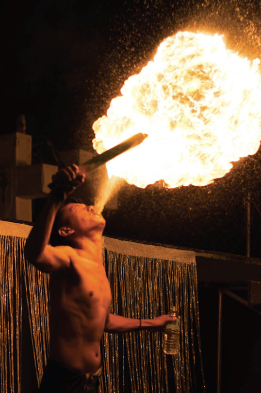 A fire-eater dazed the crowd in the Panaad Stadium