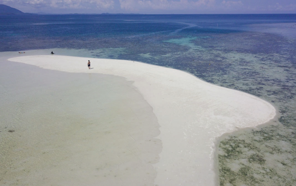 Sandbar in Sirommon Island one of the Once Islas – Photo by Glen Santillan